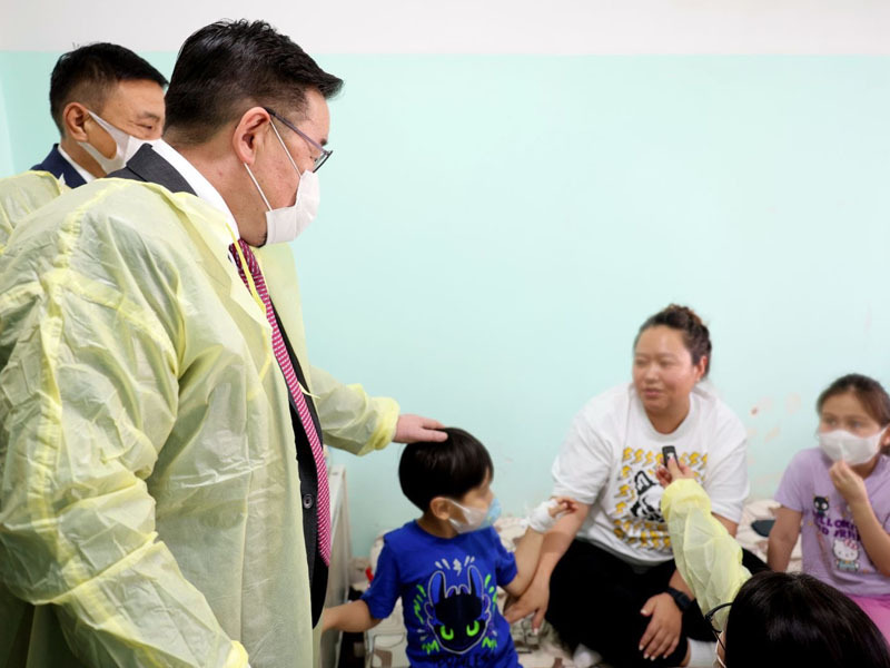 Г.Занданшатар: Засгийн газрын нөөц хөрөнгөөс эмч, эмнэлгийн ажилтнуудын илүү цагийн урамшуулалд зориулж нэг тэрбум төгрөг гаргана